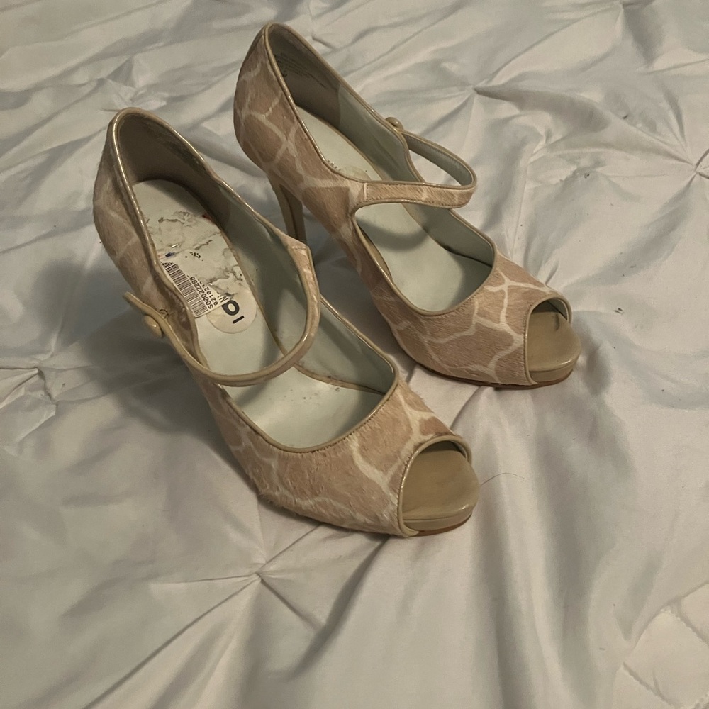 Nine West Giraffe print heels